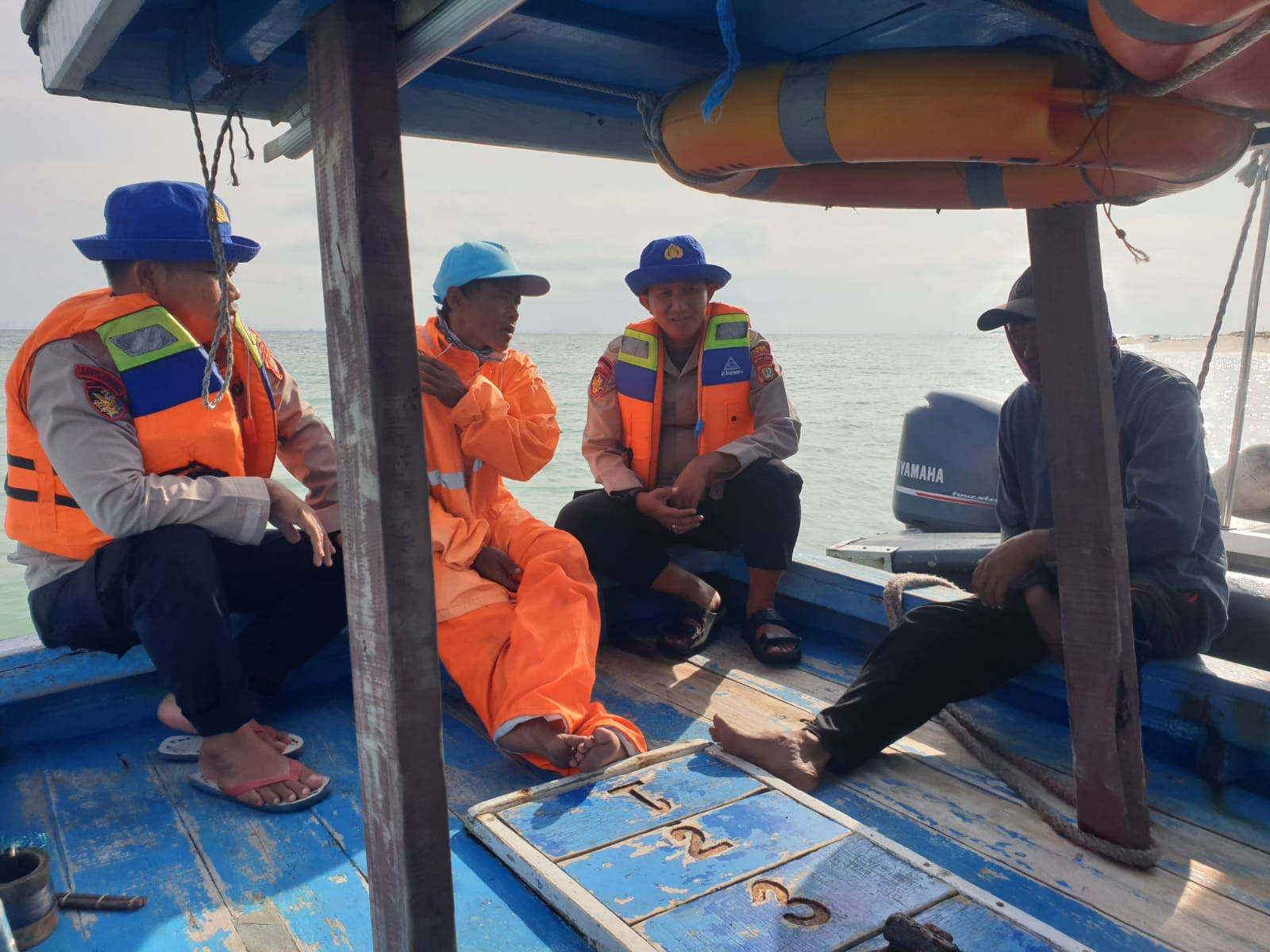 Satpolairud Polres Kepulauan Seribu Gencarkan Sosialisasi Layanan 110 Saat Patroli Laut, Antisipasi Kejahatan Perairan