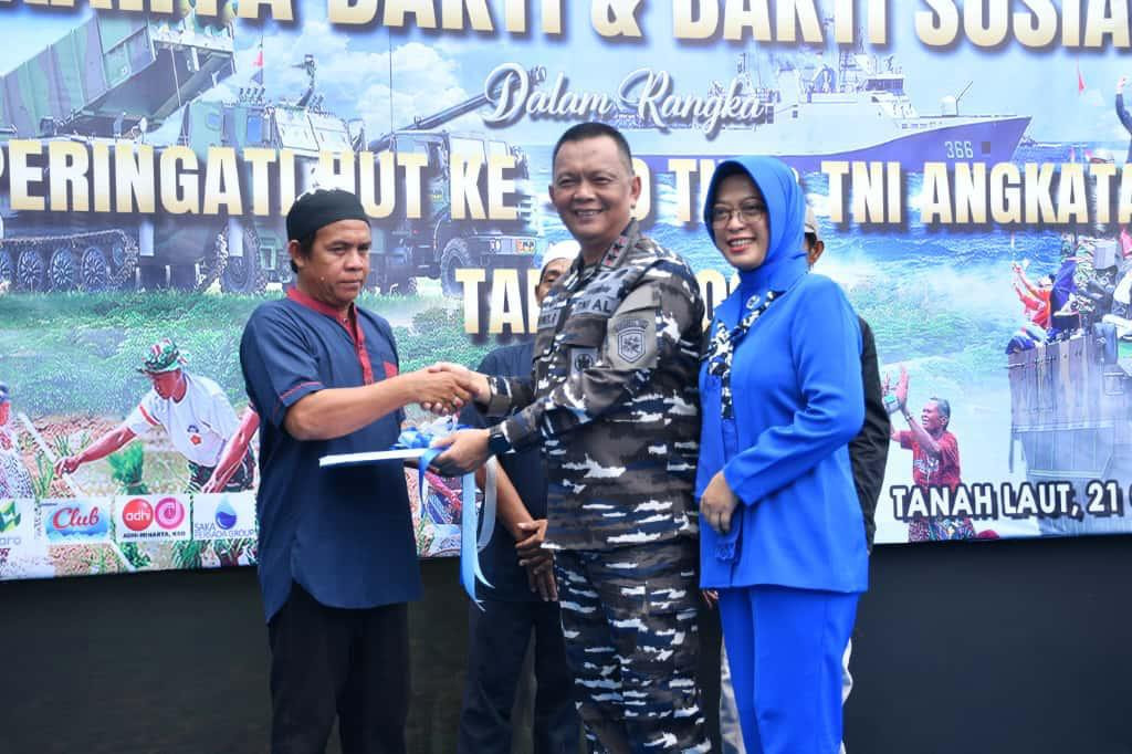 TNI AL Gelar Karya Bakti dan Bakti Sosial di Tanah Laut Kalsel