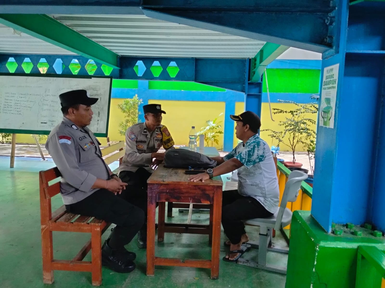 Bhabinkamtibmas Pulau Panggang Sambangi Toga, Tomas, dan Toda, Perkuat Sinergi Jaga Kamtibmas Kepulauan Seribu