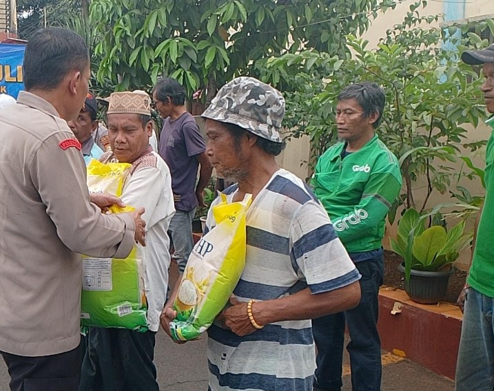 Polsek Tanjung Priok Gelar Gerakan Pangan Murah Bersama Bulog, Ratusan Warga Antusias Beli Beras SPHP