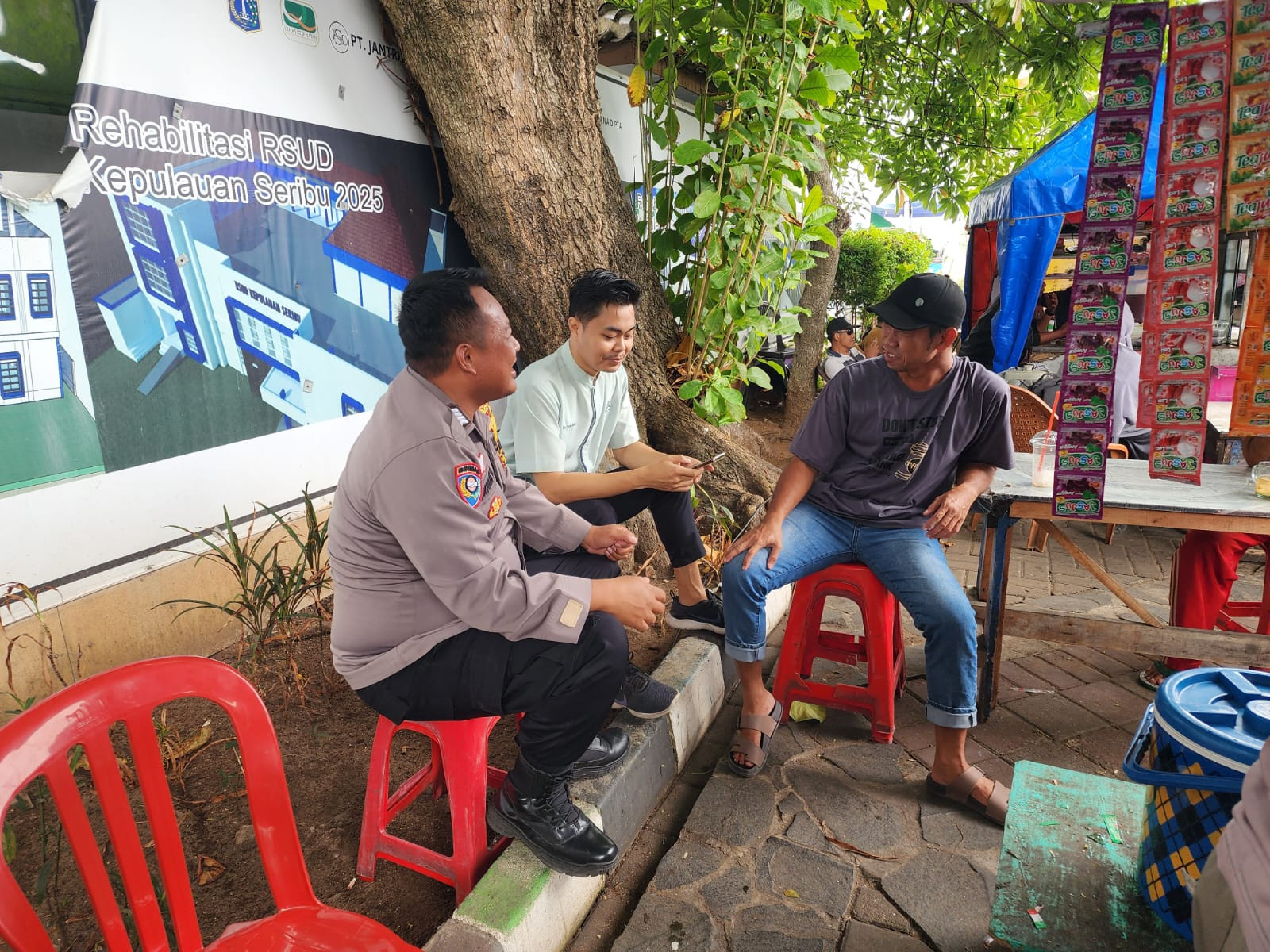 Bhabinkamtibmas Pulau Pramuka Sambang Warga Lewat Jakarta On The Spot, Sosialisasikan Layanan Polri 110