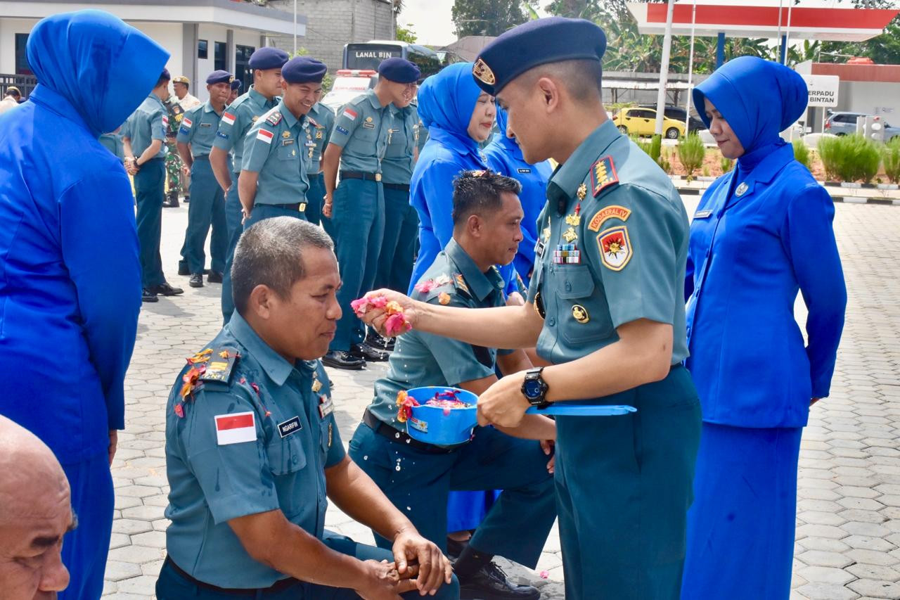 Pengabdian Yang Diapresiasi, Danlanal Bintan Pimpin Upacara Kenaikan Pangkat Prajurit