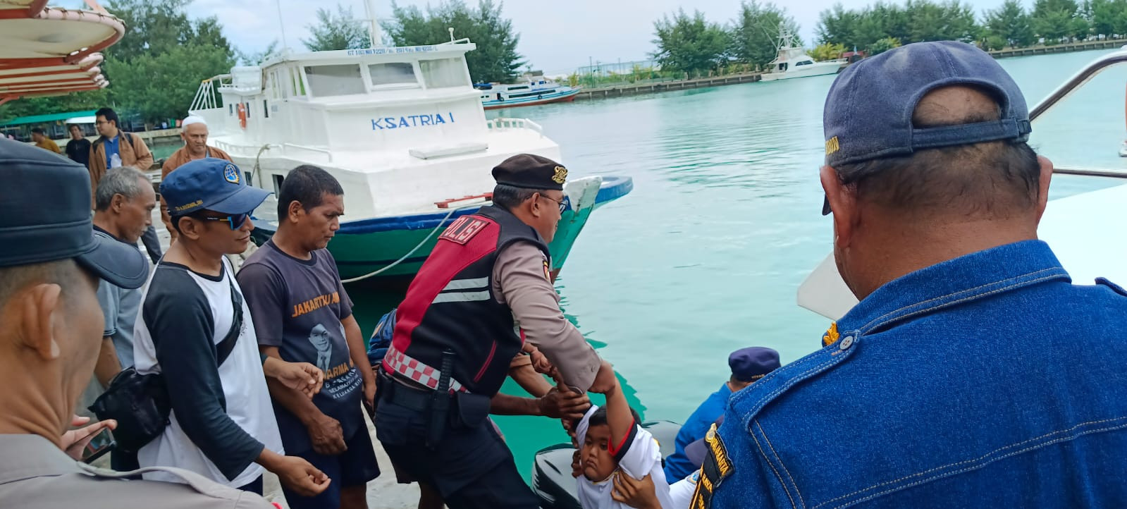 Pengamanan Strong Point di Dermaga, Polres Kepulauan Seribu Jaga Kelancaran Aktivitas Masyarakat dan Wisatawan