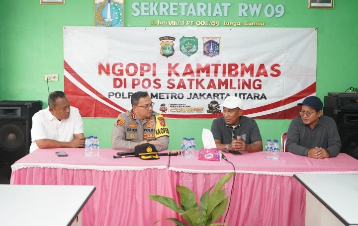 Ngopi Kamtibmas, Kapolres Metro Jakarta Utara Tinjau Posko Satkamling di Tanjung Priok