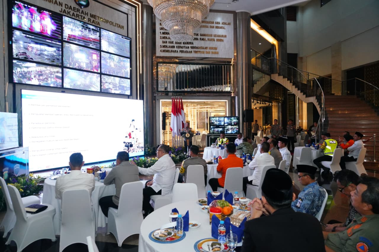 Monitoring Malam Takbiran, Kapolri Pastikan Pengamanan Rangkaian Perayaan Idulfitri