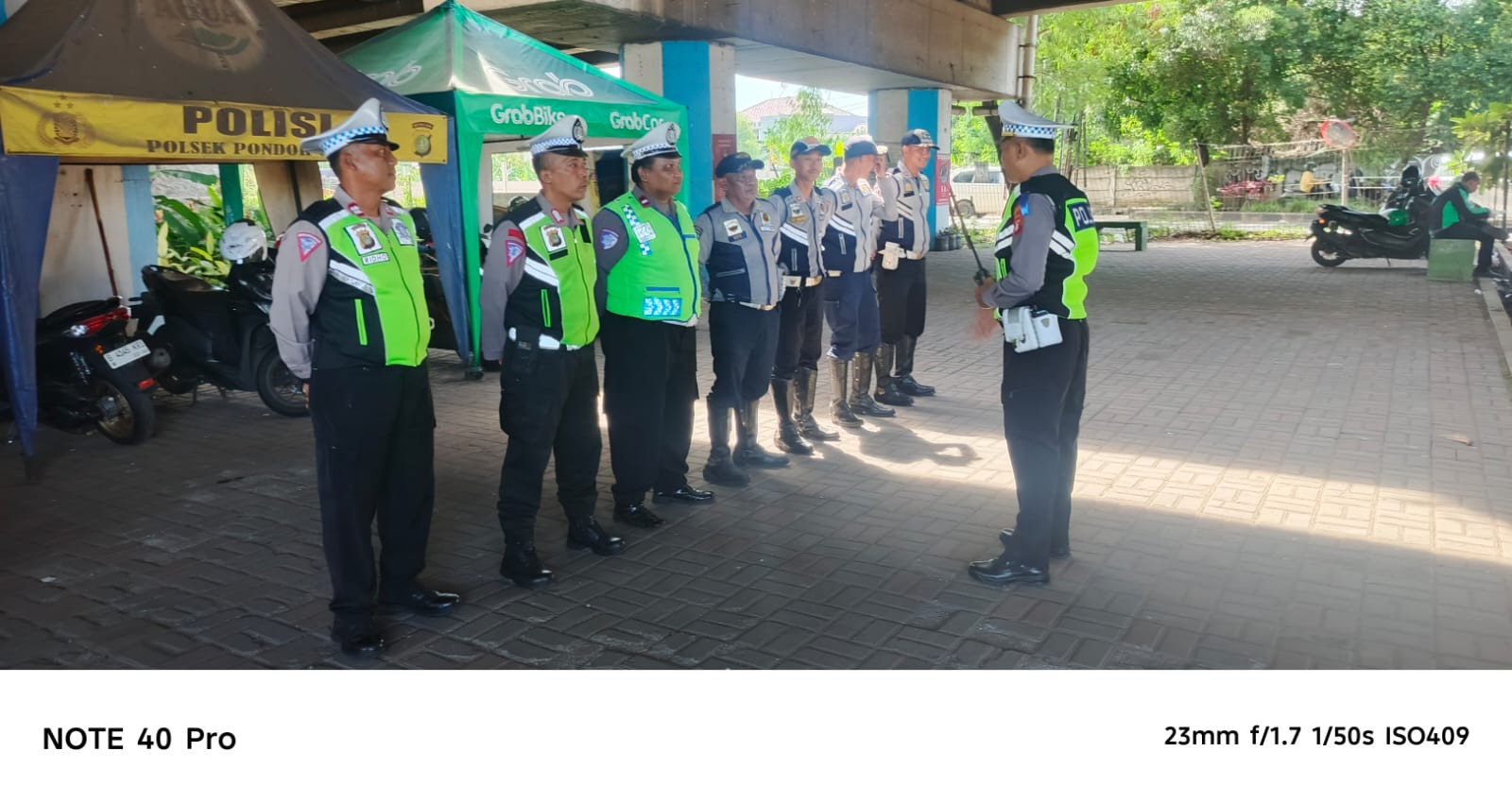 Operasi Zebra Jaya 2025: 15 Pengendara di Bundaran JORR Jatiwarna Ditegur Tak Pakai Helm