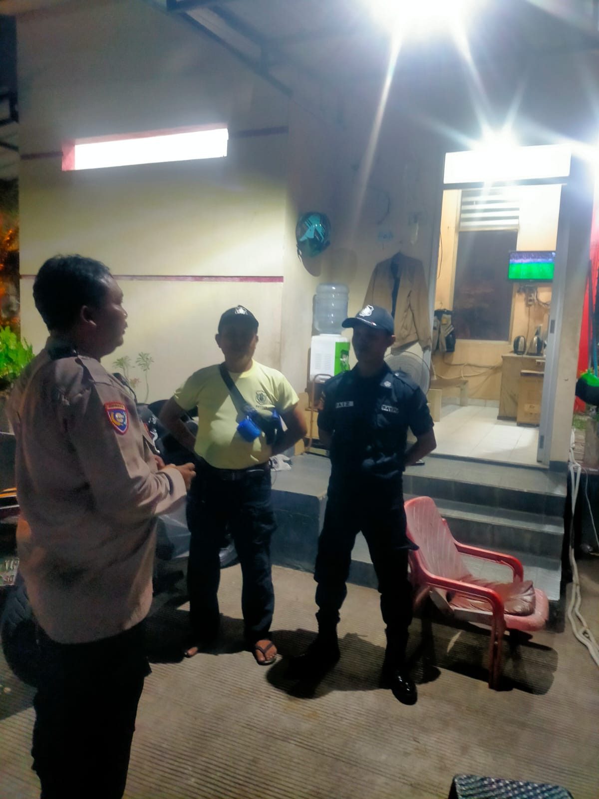 Perkuat Kemitraan, Polsek Medan Satria Kunjungi Pos Siskamling di Permata Harapan Baru