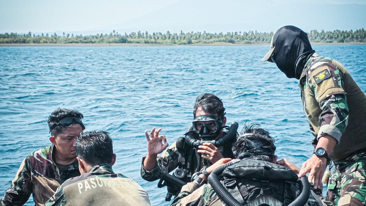 Tembus Kegelapan Bawah Laut, Kopaska Menyelam Bersama MTO ADF
