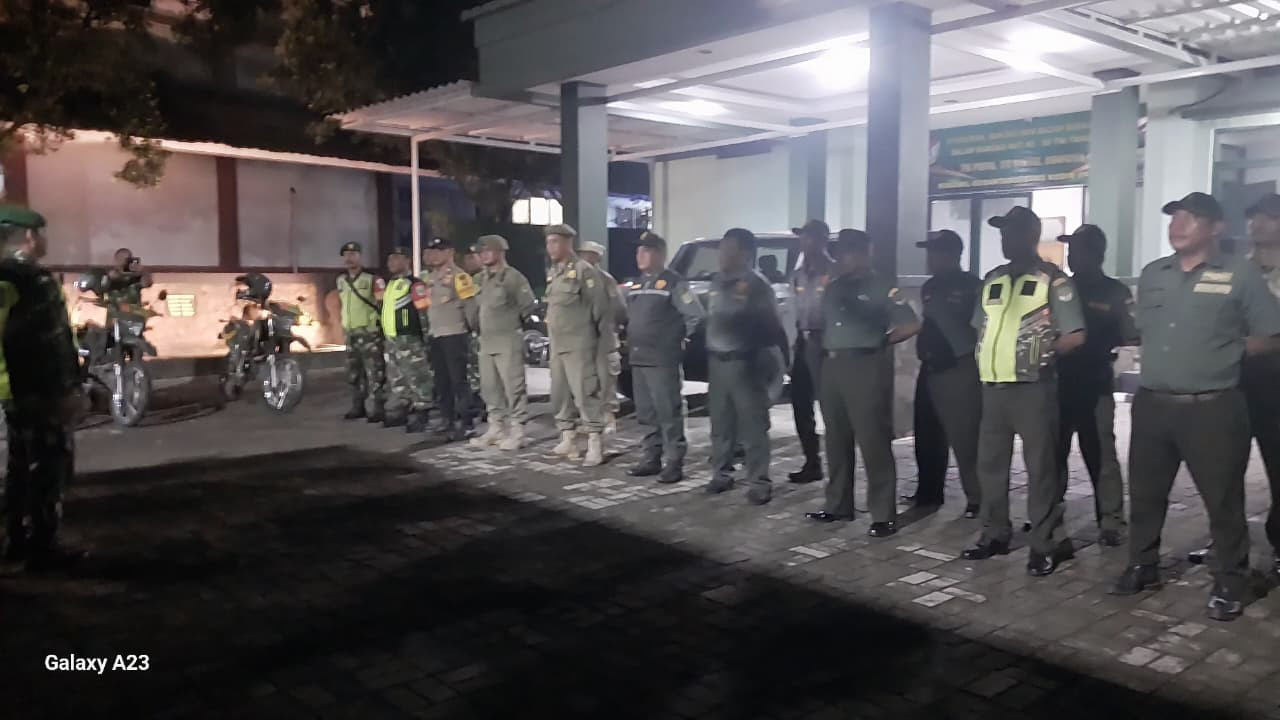 Patroli Bersama Tiga Pilar, Sinergi Tingkatkan Keamanan Lingkungan yang dilaksanakan bhabhikamtibmas kelurahan Bantar gebang