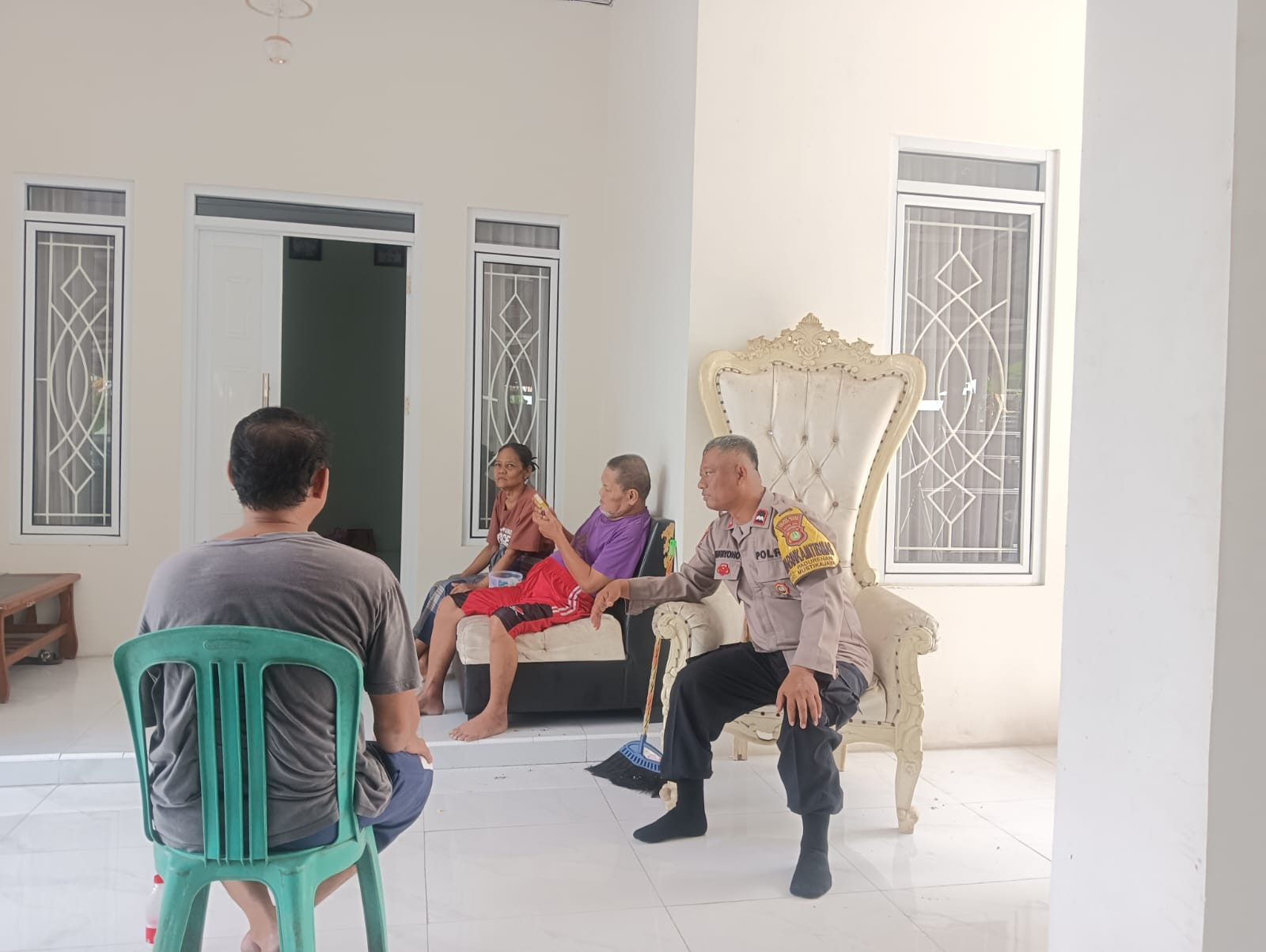 Cegah Kejahatan Jalanan, Bhabinkamtibmas Bantargebang Imbau Warga Tingkatkan Kewaspadaan