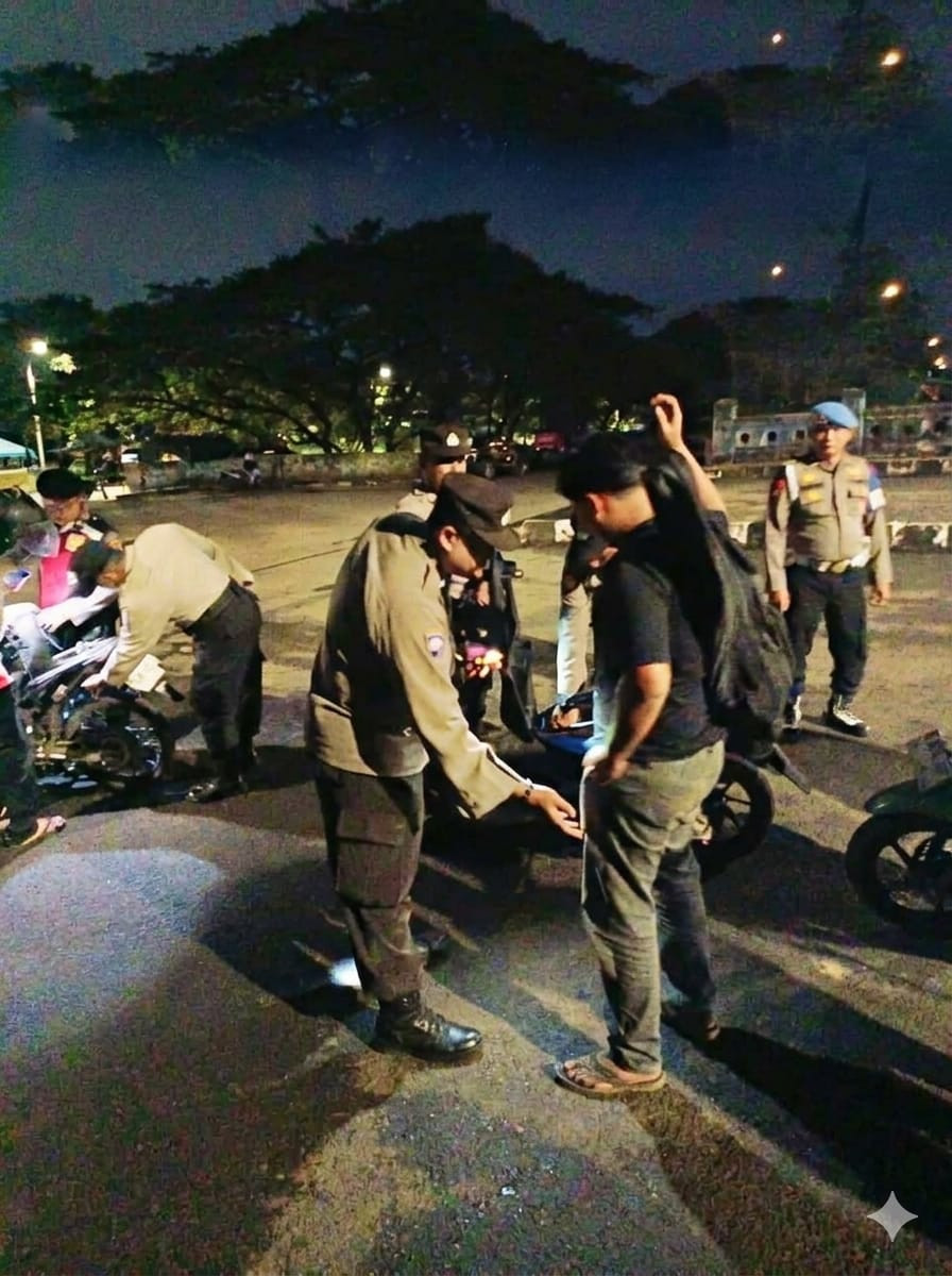 Polisi Gelar Apel dan Patroli Gabungan Tiga Pilar Cilincing Sisir Titik Rawan Tawuran dan Begal di Jakarta Utara