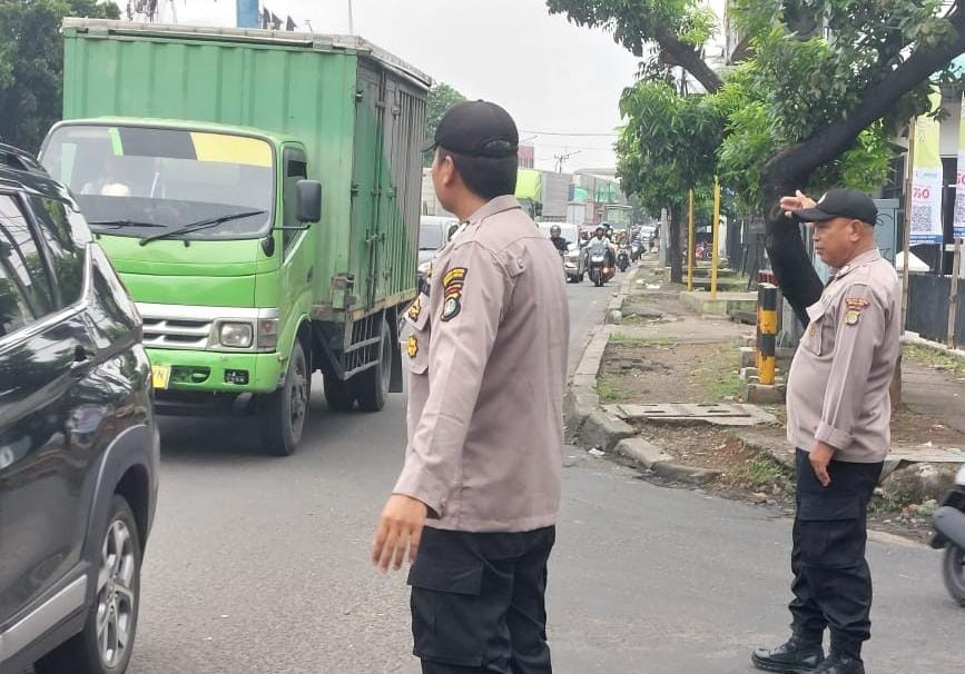 Apel dan Pemantuan di Perbatasan Bekasi-Jakarta Timur Personil Polsek Medansatria