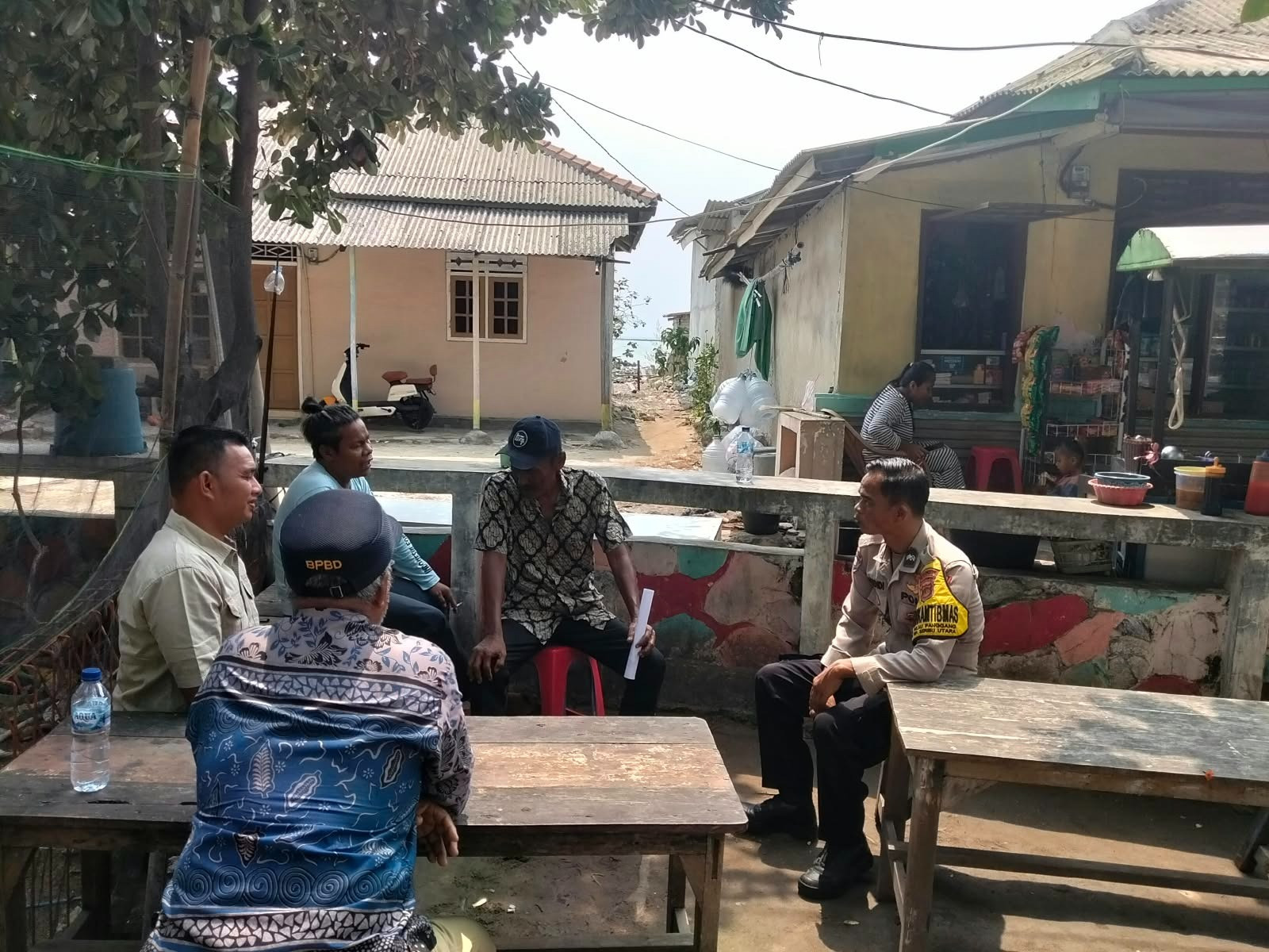 Bhabinkamtibmas Pulau Panggang Sosialisasikan Layanan Polisi 110 kepada Warga