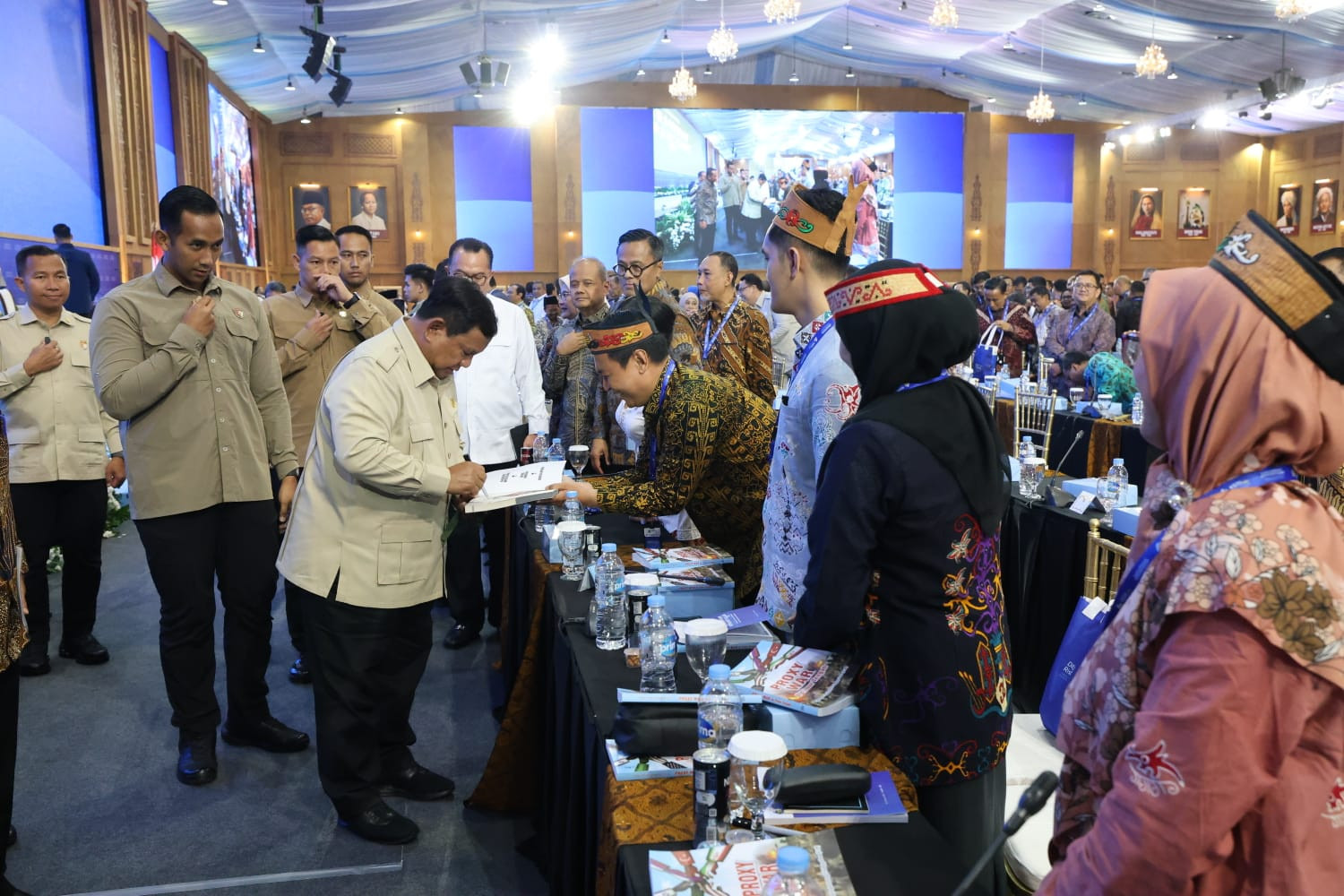 Prabowo: Aspirasi Anak Desa Lewat TikTok Pun Saya Tindaklanjuti