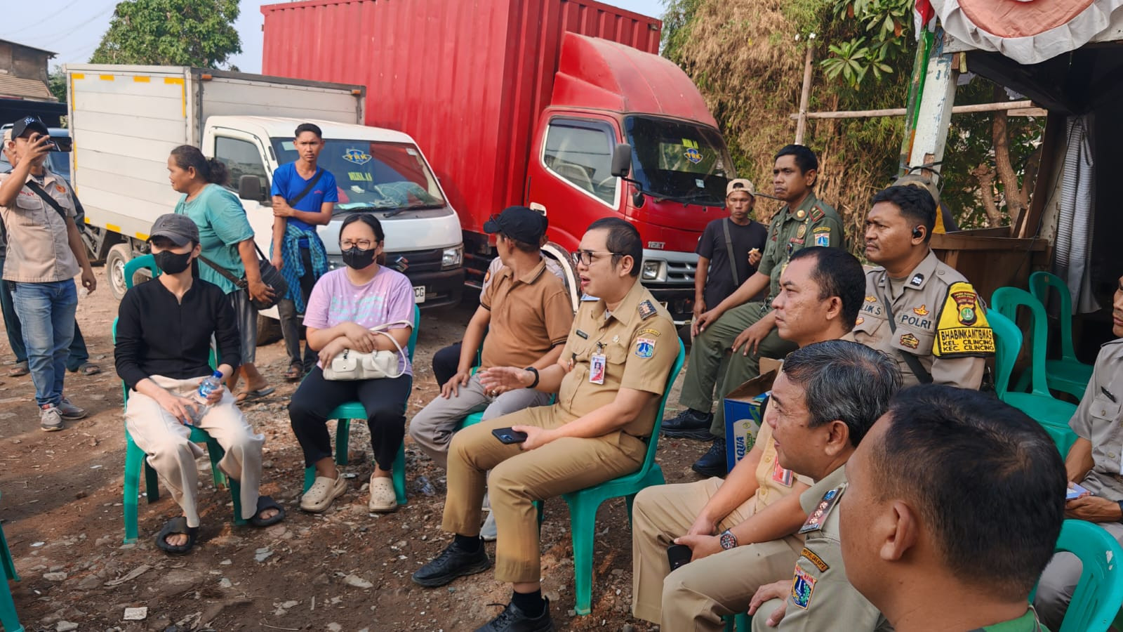Polisi Kawal Camat Cilincing Tinjau TPS Nagrak, Pengelolaan Sampah Berbasis RDF Jadi Perhatian