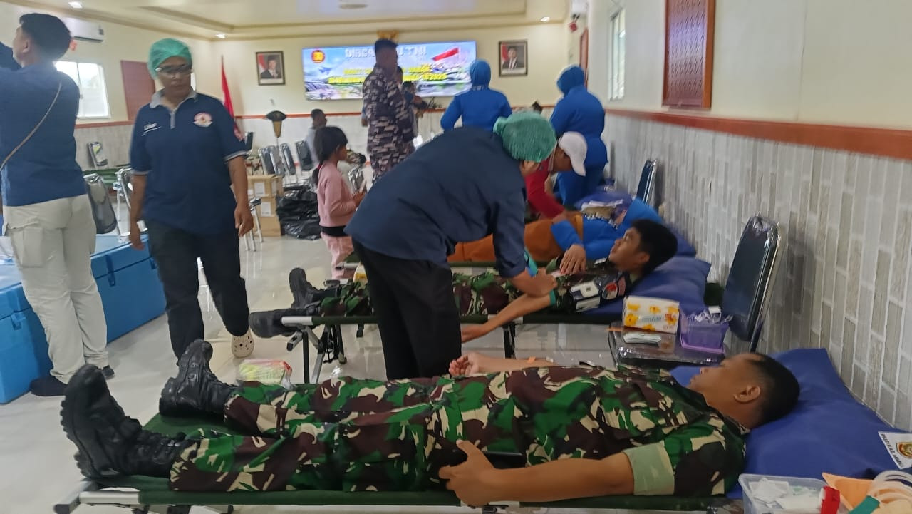 Sambut HUT Ke-80 TNI, Kodim 1710/Mimika Bersama Satuan TNI Se-Garnisun Mimika Gelar Bakti Sosial Donor Darah dan Pengobatan Umum
