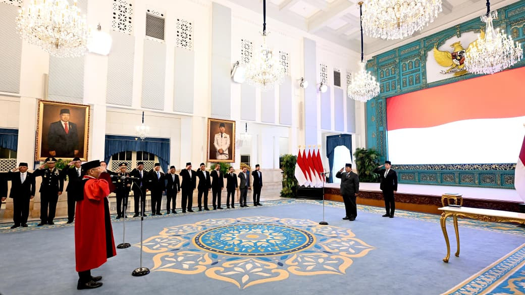 Wakil Panglima TNI Hadiri Pelantikan Hakim Mahkamah Konstitusi dan Wakil Menteri Keuangan di Istana Negara