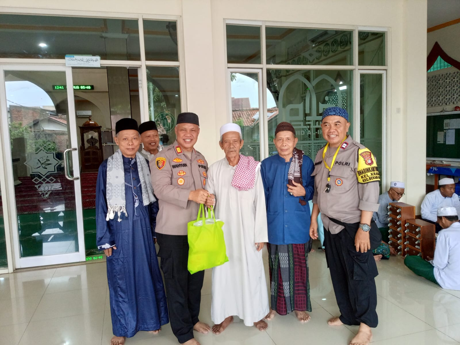 Silaturahmi Kamtibmas Kapolsek Bekasi Barat kunjungi Tokoh Agama Kranji