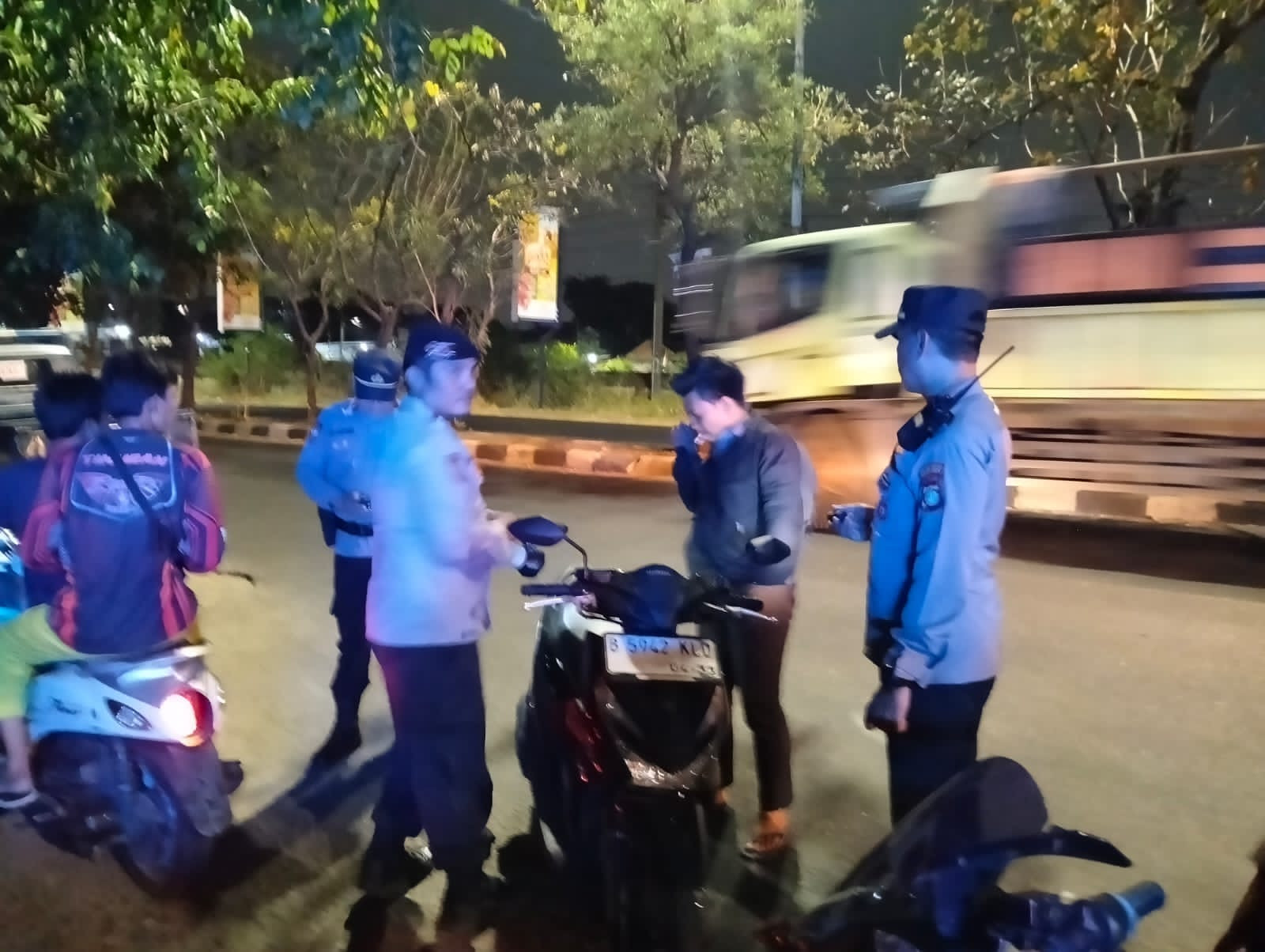 Jaga Jakarta On The Spot, Polsek Bekasi Barat Gelar Razia dan Patroli Antisipasi Kejahatan Jalanan serta Tawuran