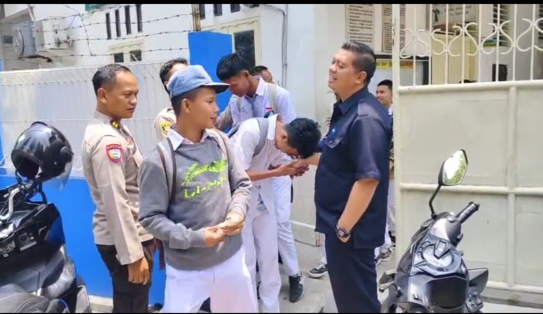 Jaga Jakarta+, Polisi Gelar Patroli Dialogis Antisipasi Bubar Sekolah di SMK Remaja Pluit
