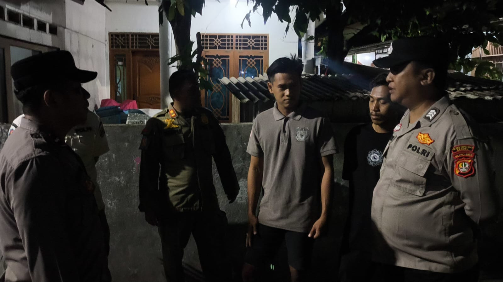 Polsek Kepulauan Seribu Utara Gelar Patroli Malam Humanis, Himbau Warga Jauhi Judi Online