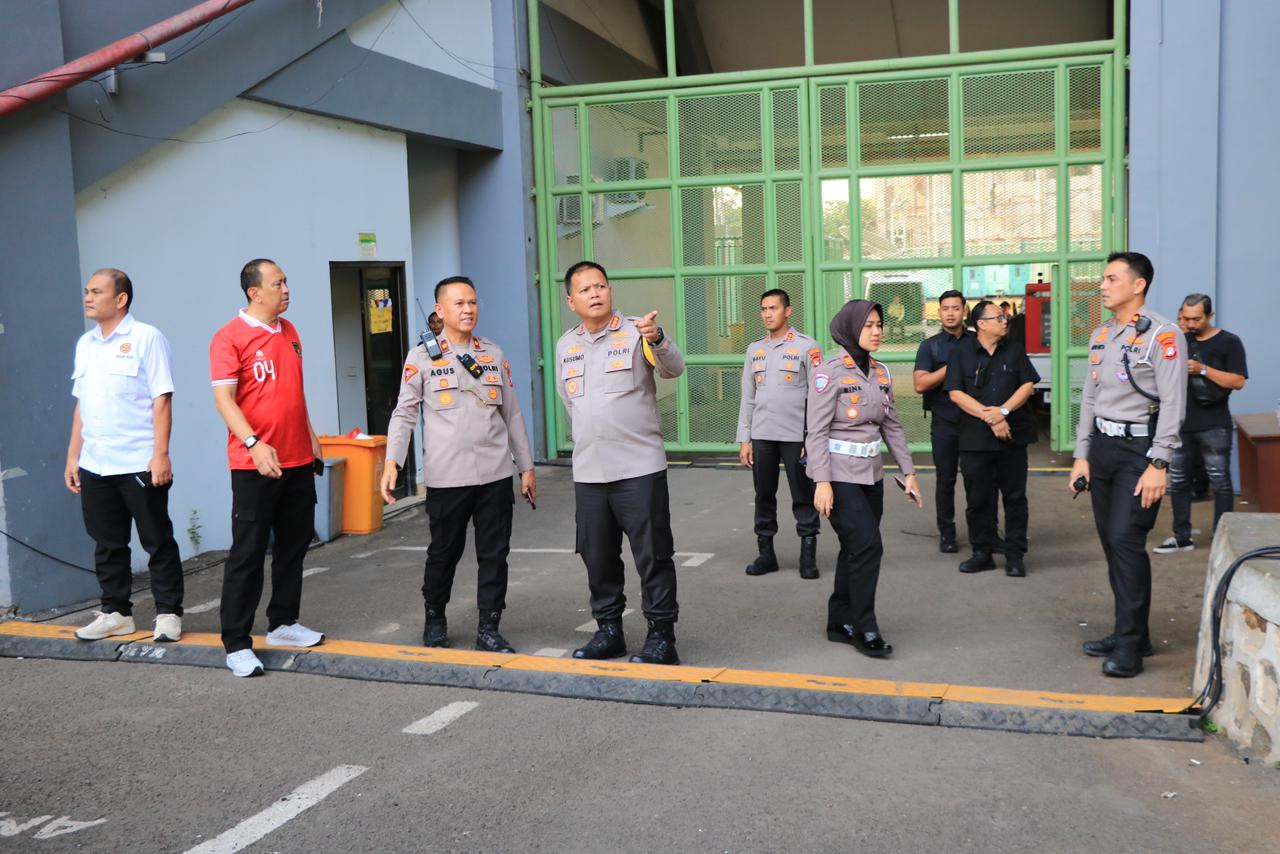 Pastikan Keamanan Maksimal, Kapolres Bekasi Kota Pantau Langsung Pengamanan Laga Bekasi City vs Sumsel United