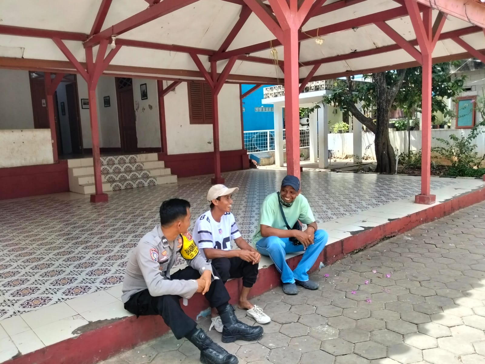 Bhabinkamtibmas Pulau Panggang Intensifkan Sambang Warga, Tekankan Antisipasi 3C dan Layanan 110