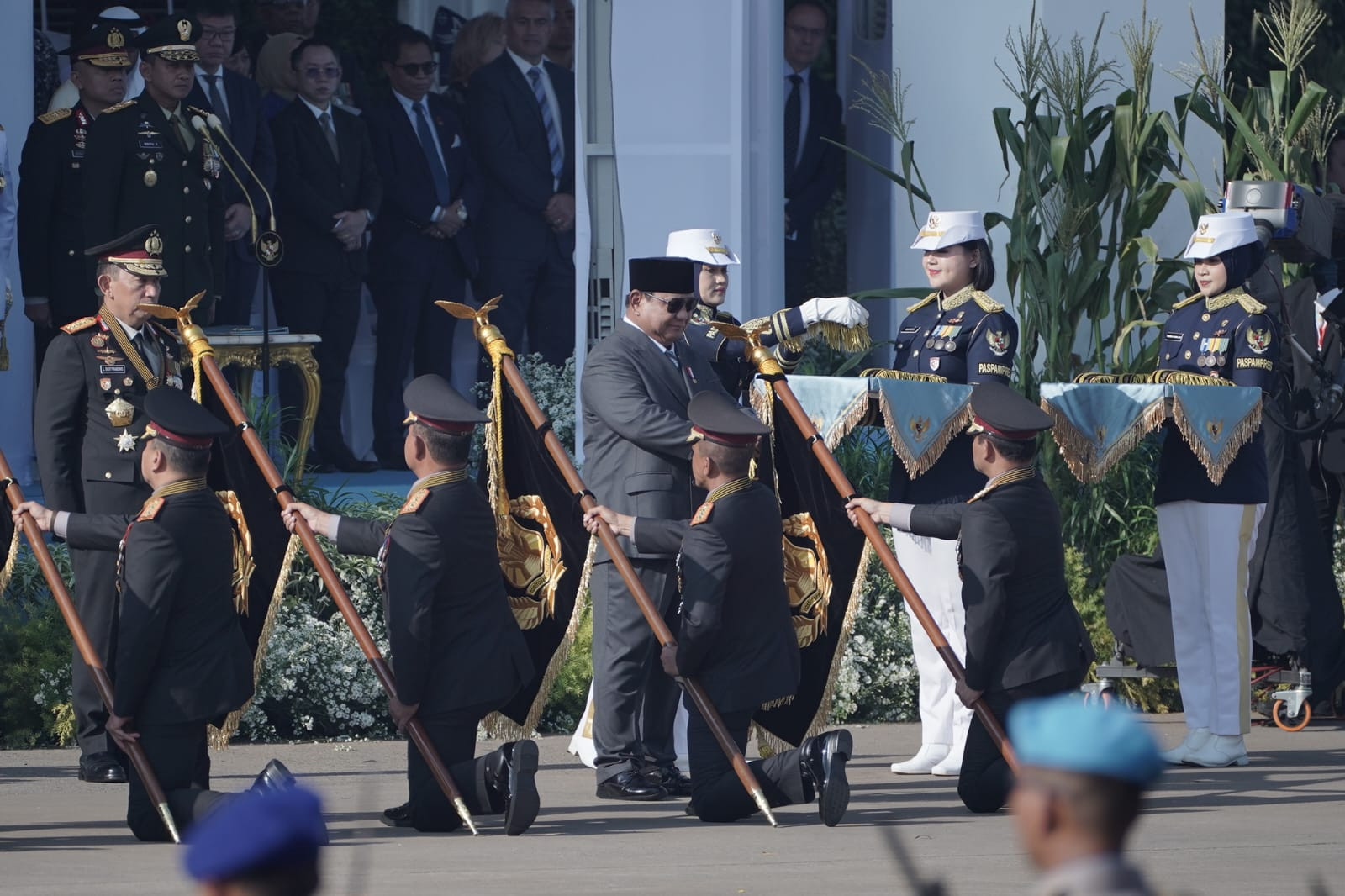 Kapolda Metro Jaya Terima Tanda Kehormatan Nugraha Sakanti dari Presiden RI