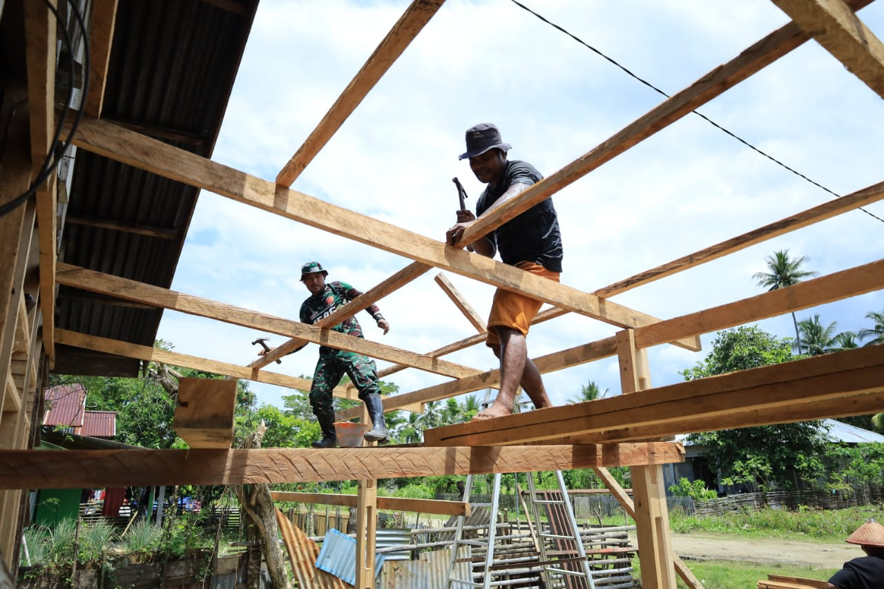 Satgas TMMD Ke-126 Kodim 1505/Tidore Hadirkan Kebahagiaan Lewat Pembangunan RTLH