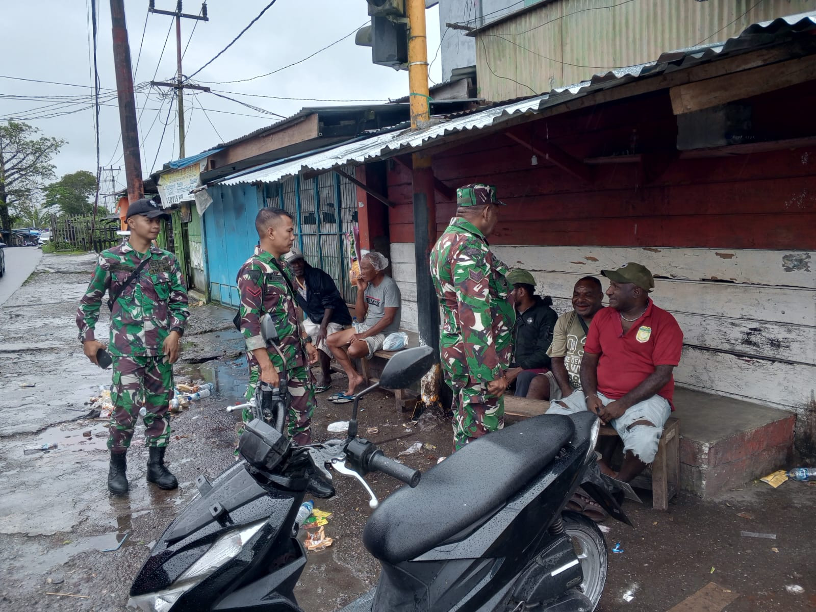 Jaga Keamanan Wilayah, Kodim 1710/Mimika Laksanakan Patroli Humanis Di Wilayah Binaan