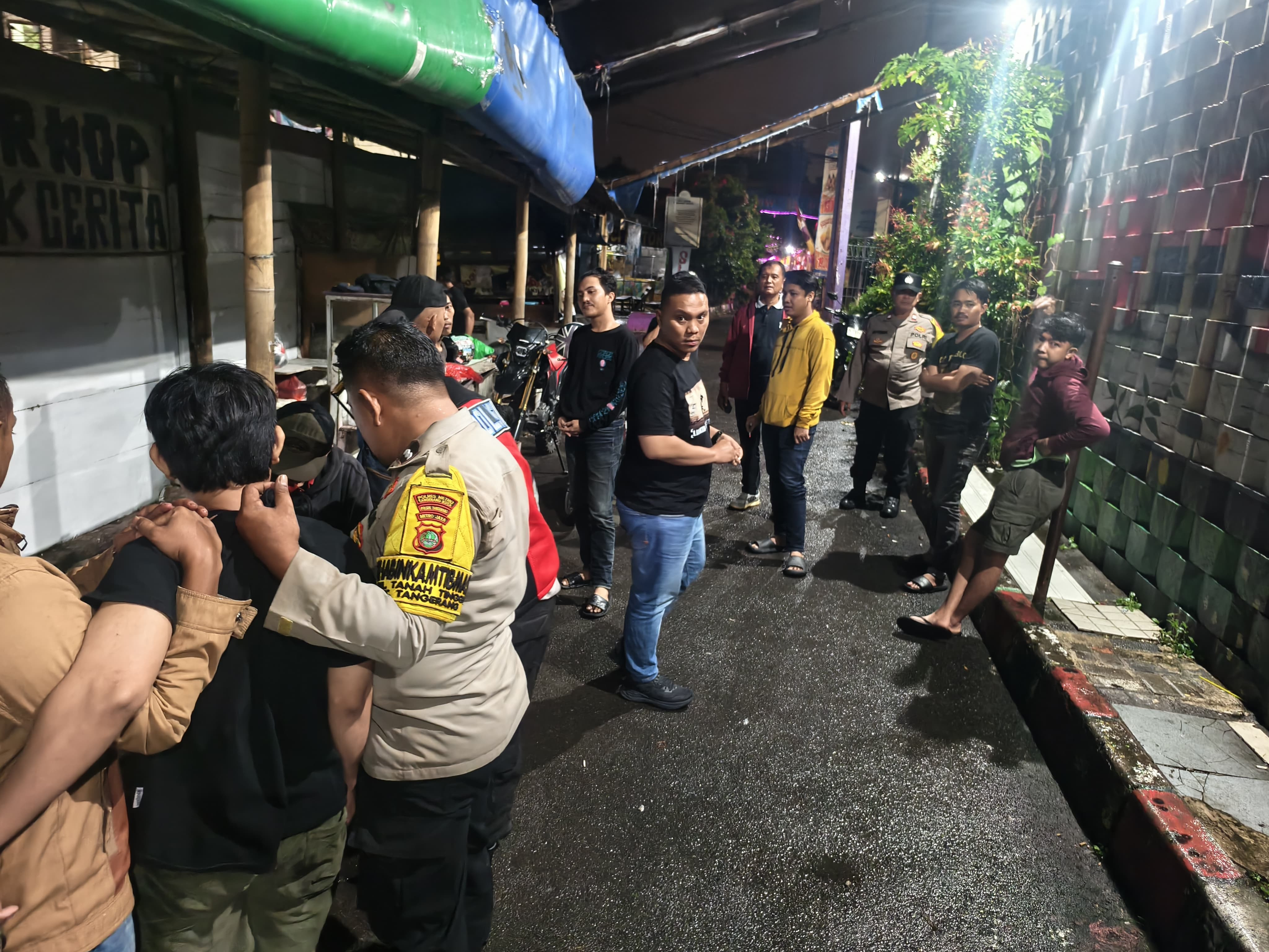 Nongkrong Dini Hari Berujung Ditangkap, Polisi Temukan Ganja pada Dua Warga Tanah Tinggi