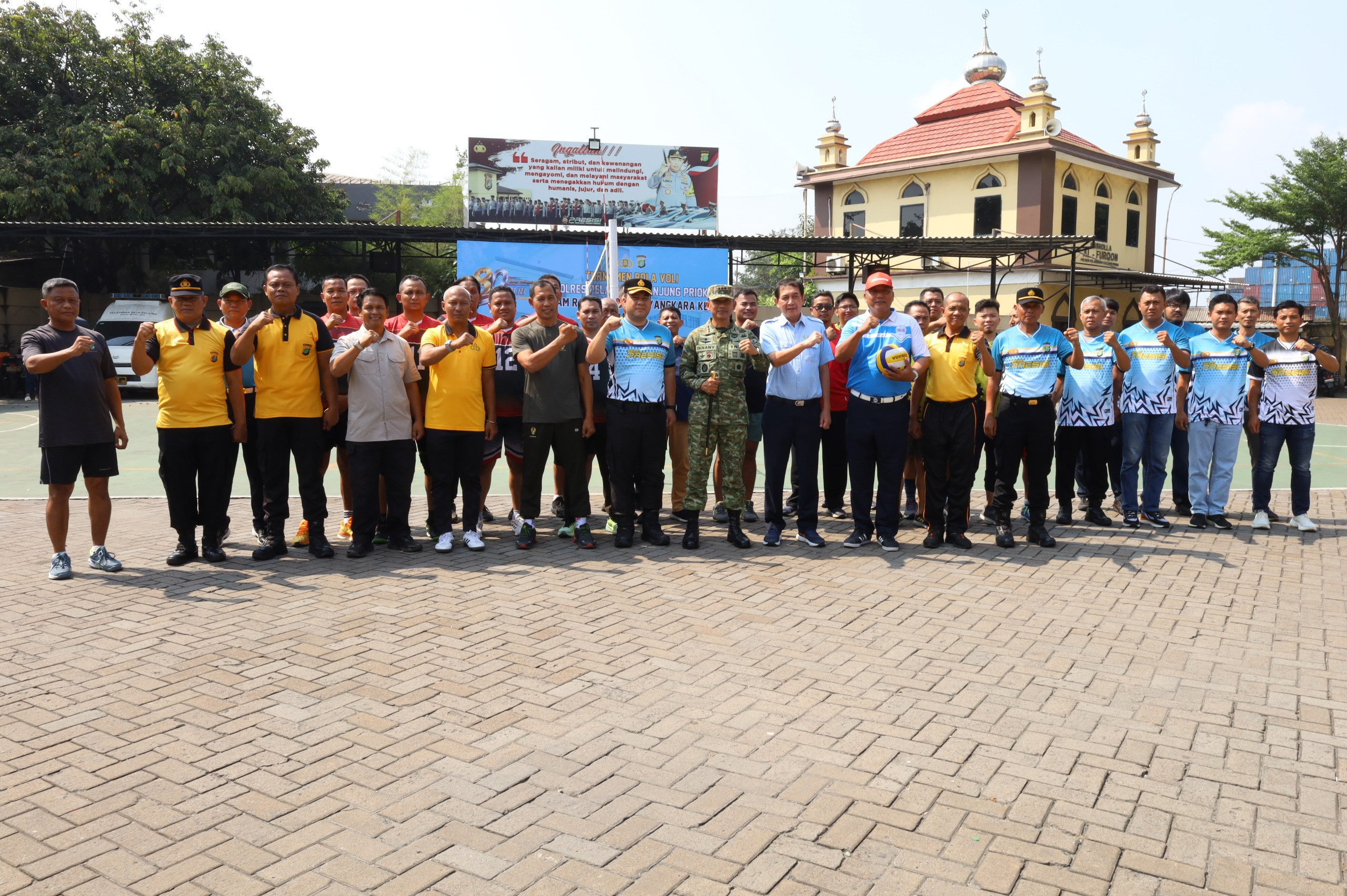 Sinergitas TNI-Polri dan Stakeholder Warnai Turnamen Voli Persahabatan Hari Bhayangkara ke-80