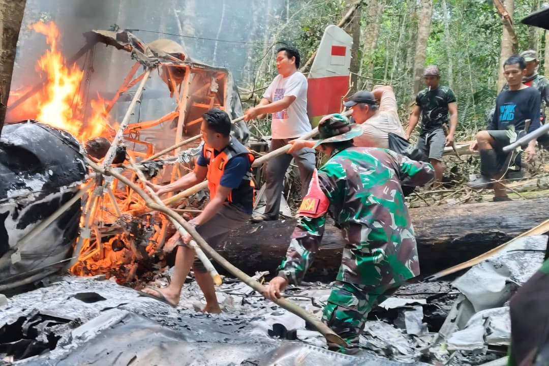 TNI Temukan dan Evakuasi Kecelakaan Pesawat Pelita Air di Pegunungan Krayan Timur, Kalimantan Utara
