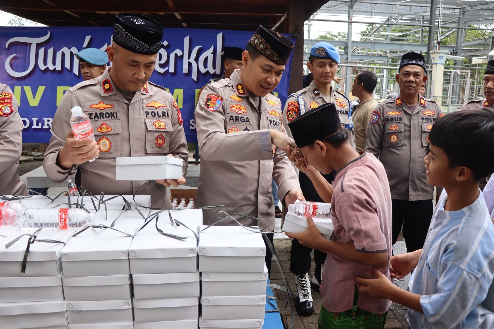 Polres Kepulauan Seribu Gelar Kegiatan Jum’at Berkah Bersama Kadivpropam Polri