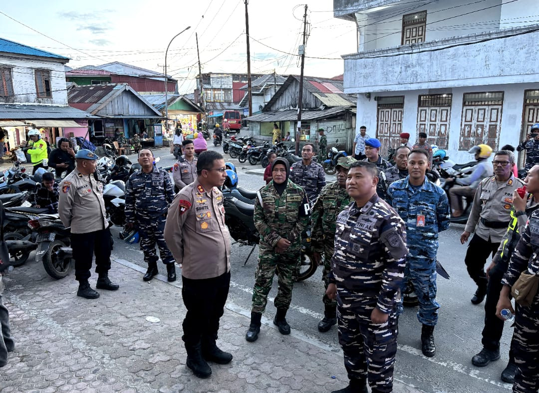Danlanal Aru Turun Lapangan Cek Pengamanan Ibadah Natal 2025 di Kota Dobo