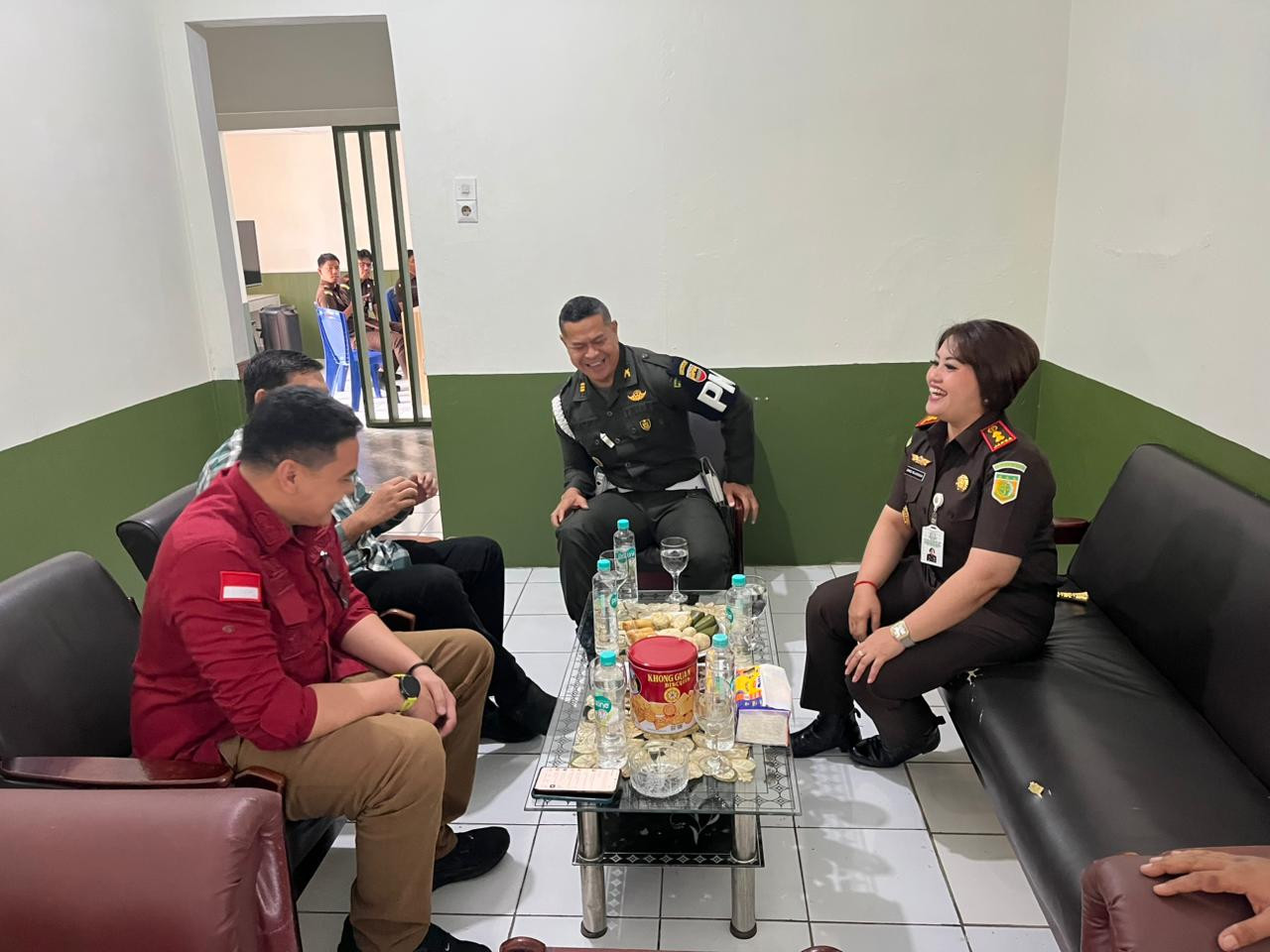 Sinergi Lintas Institusi, Kajari Karo Bersilaturahmi ke Subdenpom 1/2-1