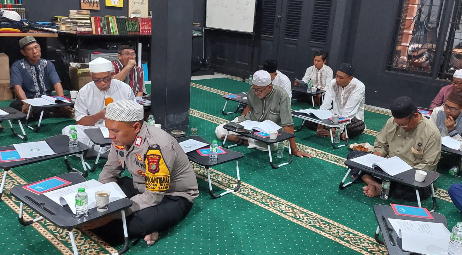 Bhabinkamtibmas Harapan Mulya Hadiri Pengajian Ratiban