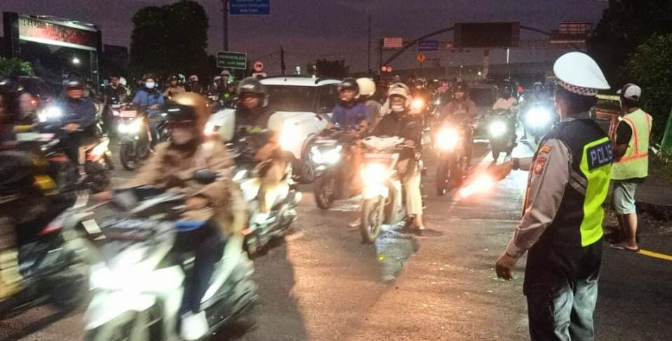 Antisipasi Kemacetan Sore Hari, Polisi Atur Lalu Lintas di Pondok Gede