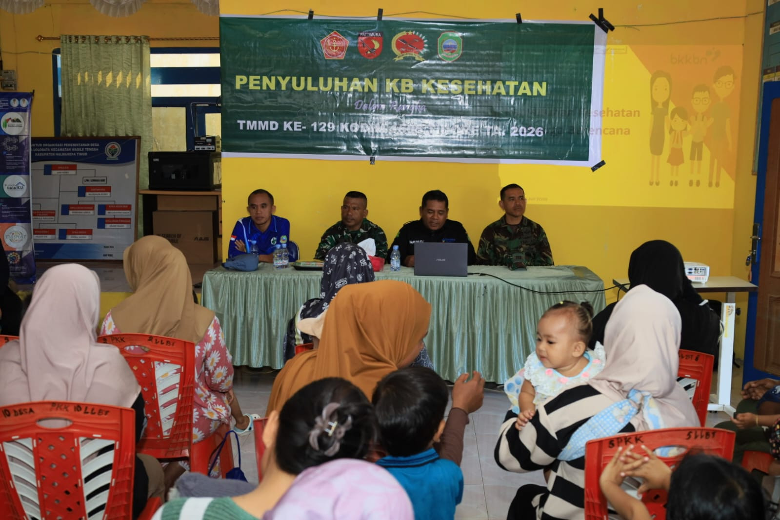 Tak Hanya Bangun Infrastruktur, TMMD ke-129 Kodim 1505/Tidore Hadirkan Penyuluhan KB Kesehatan bagi Masyarakat