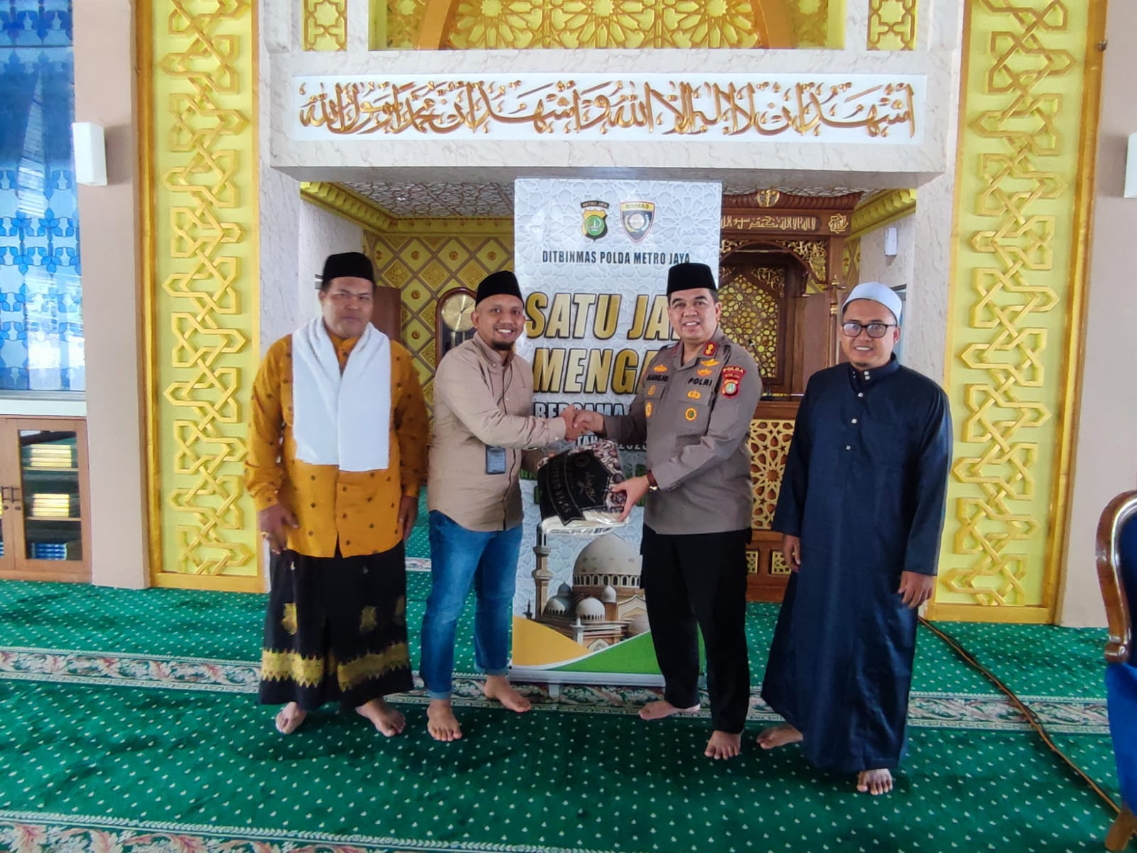 Polda Metro Jaya Gelar Program “Satu Jam Mengaji Bersama Polisi” di Masjid At Taqwa PT Taspen
