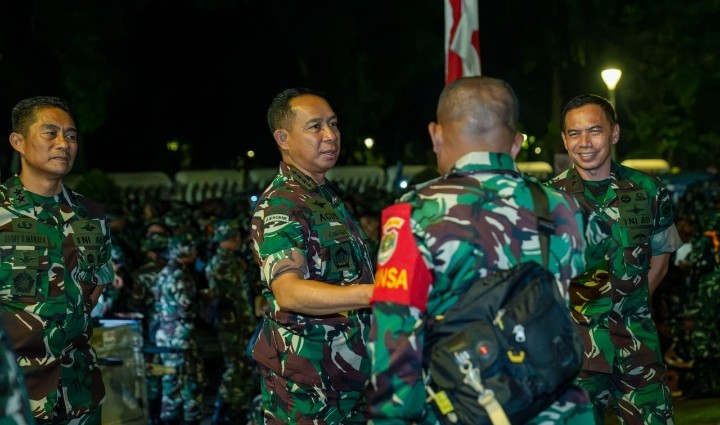 Panglima TNI Melariskan UMKM Berbaur Makan Malam Bersama Prajurit