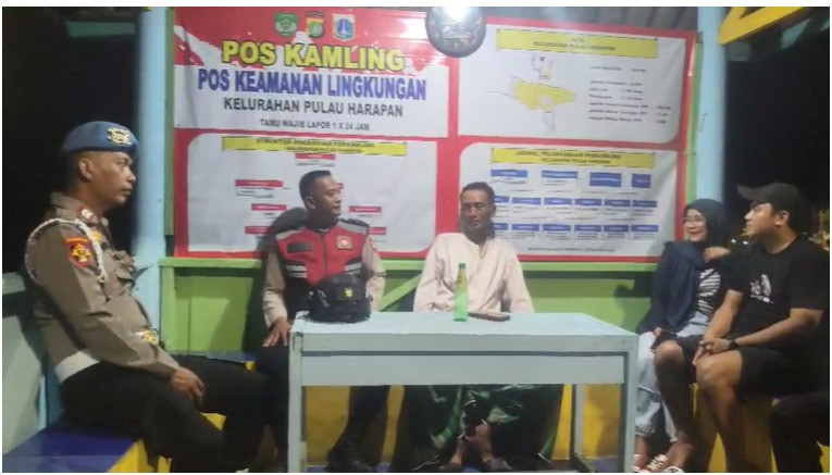 Polsek Kepulauan Seribu Utara Bersama Warga Gencarkan Patroli Siskamling untuk Jaga Keamanan Pulau Kelapa