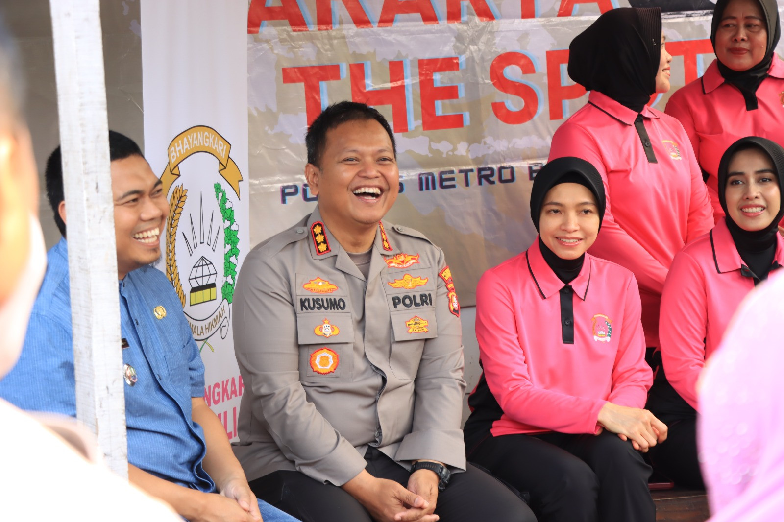 Sentuhan Humanis Jaga Bekasi On The Spot, Kapolres dan Bhayangkari Sambangi Warga Harapan Mulya