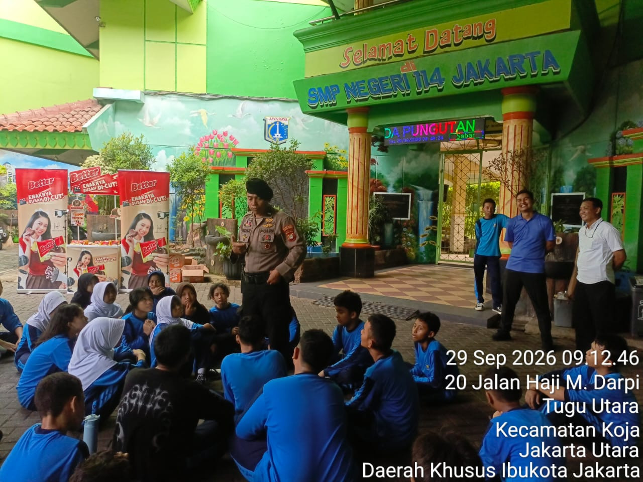 Polisi Jaga Pelajar di SMPN 114 Jakut, Siswa Diingatkan Jauhi Tawuran hingga Narkoba