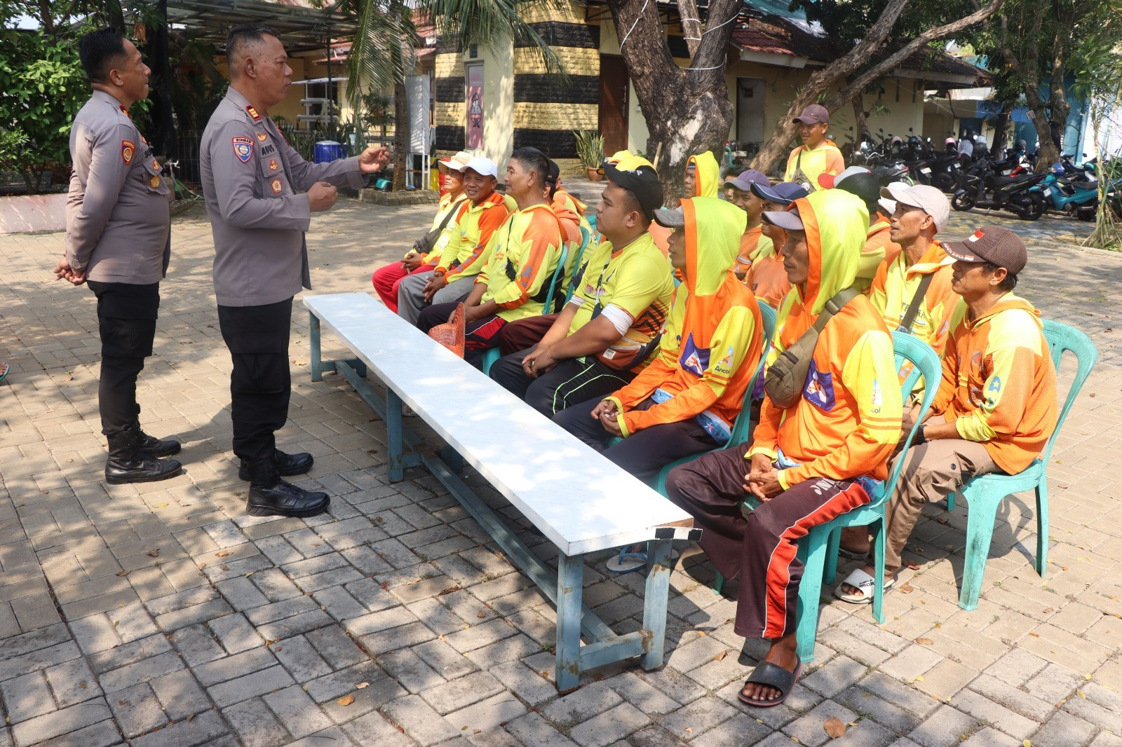 Jakarta On The Spot, Polres Kepulauan Seribu Gelar Jumat Peduli Bersama Sabuk Kamtibmas, Ajak Nelayan dan Tokoh Masyarakat Manfaatkan Layanan Polisi 110