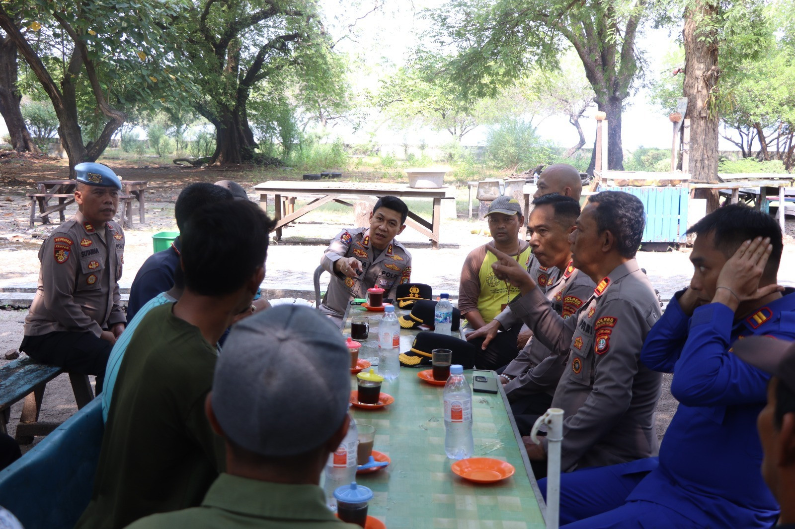 Kapolres Kepulauan Seribu Sambangi Pulau Lancang Lewat Jumat Curhat, Dorong Warga Aktif Jaga Keamanan Lingkungan