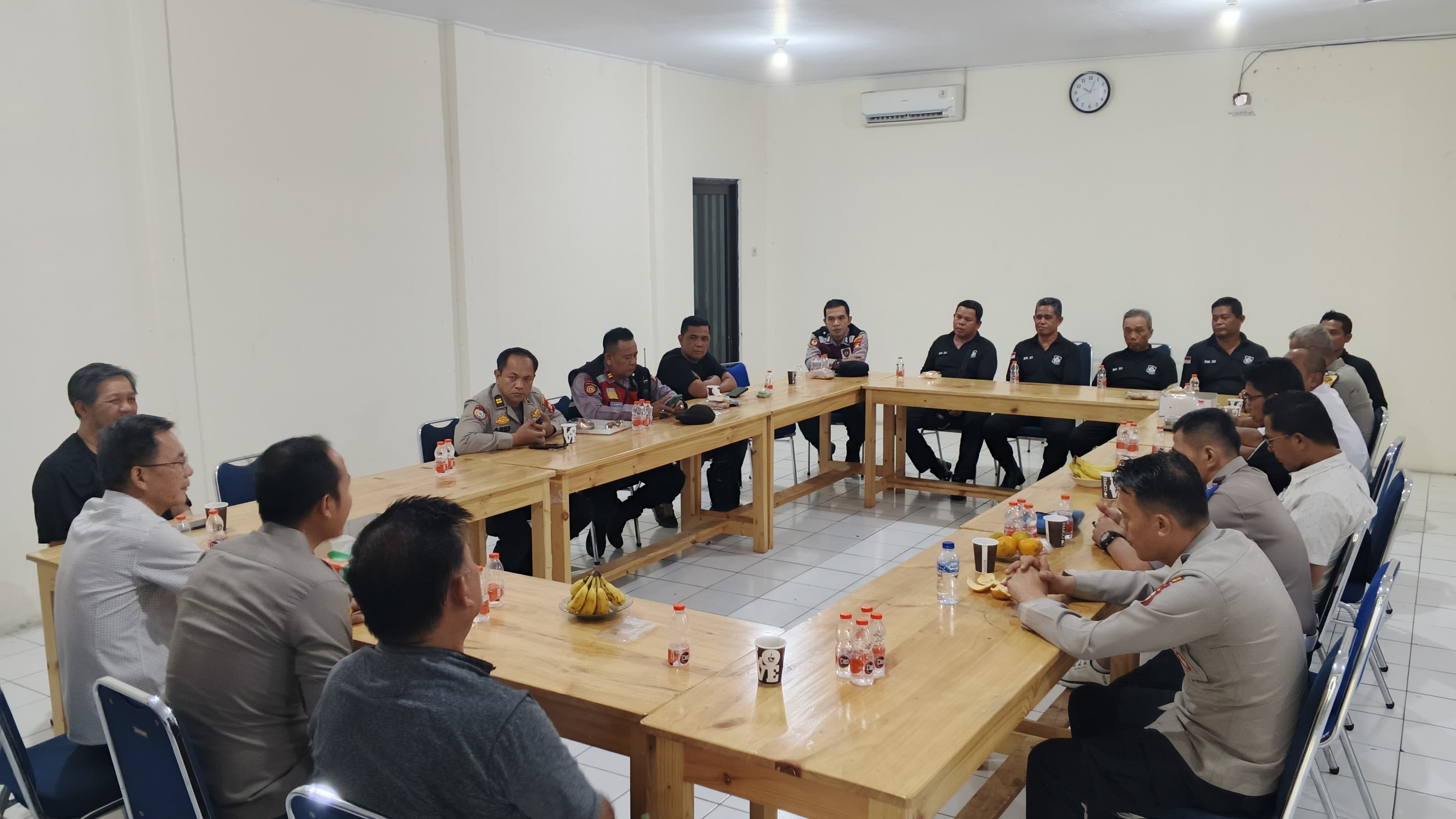 Jaga Jakarta, Jaga Warga, dan Jaga Lingkungan,  Polsek Metro Penjaringan Gelar Cooling System Bersama Warga RW 03 Pluit