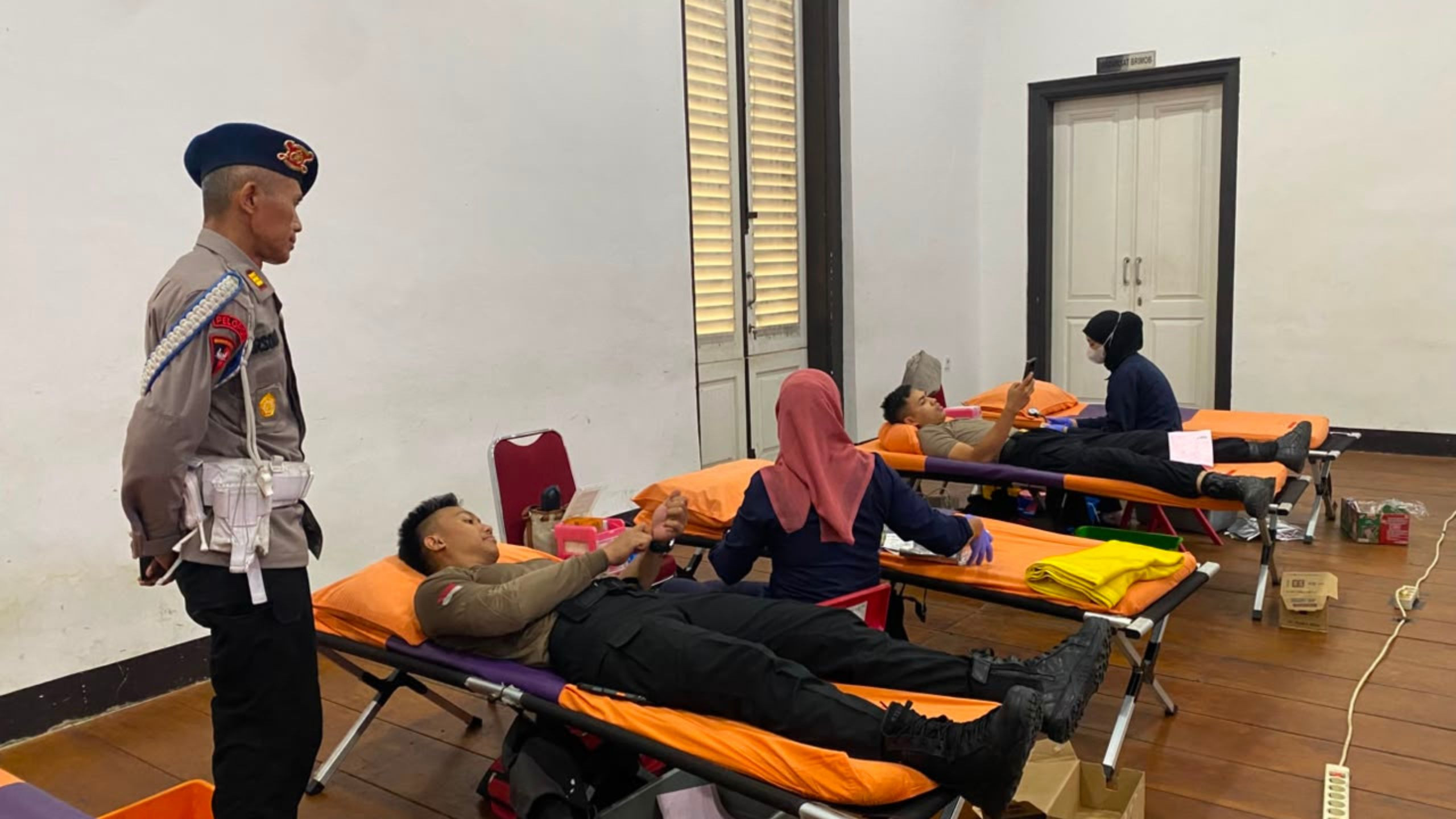 Brimob Polda Metro Jaya Gelar Donor Darah HUT Bhayangkara ke-80, Libatkan 100 Personel