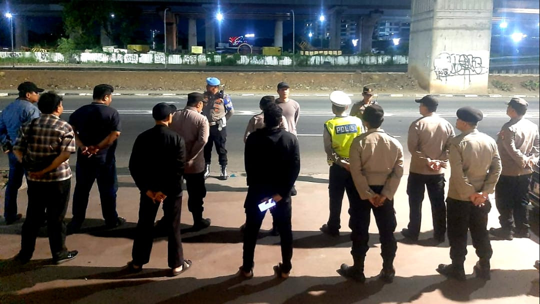 Polsek Bekasi Selatan Gelar Patroli Skala Besar, Wujud Pelayanan Polri Hadir Jaga Kamtibmas