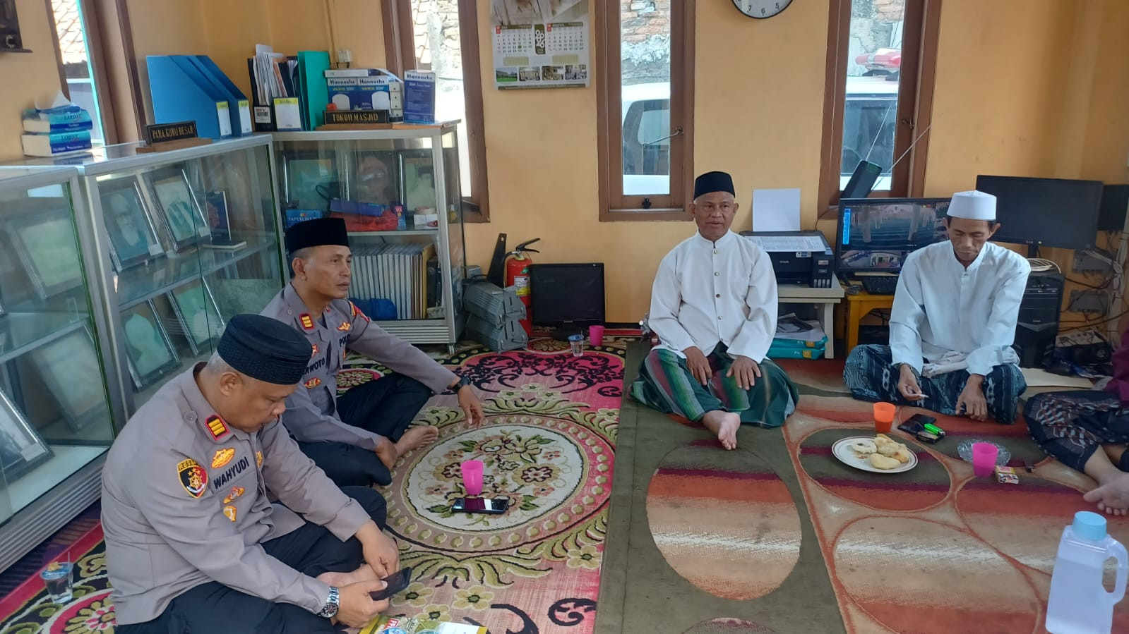 Jaga Jakarta On The Spot, Kapolsek Bekasi Barat Sampaikan Pesan Kamtibmas Usai Sholat Jumat di Masjid An Nur
